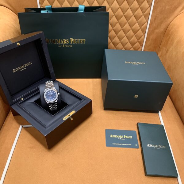 1 Audemars Piguet Royal Oak Ref. 15450ST.OO.1256ST.03 (Blue Dial)