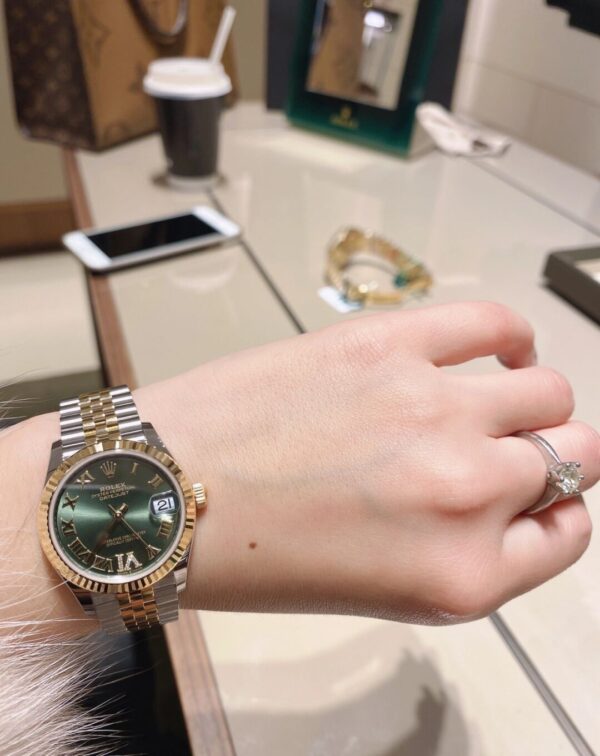 1 Rolex Datejust m278273 ( Olive Green Dial)