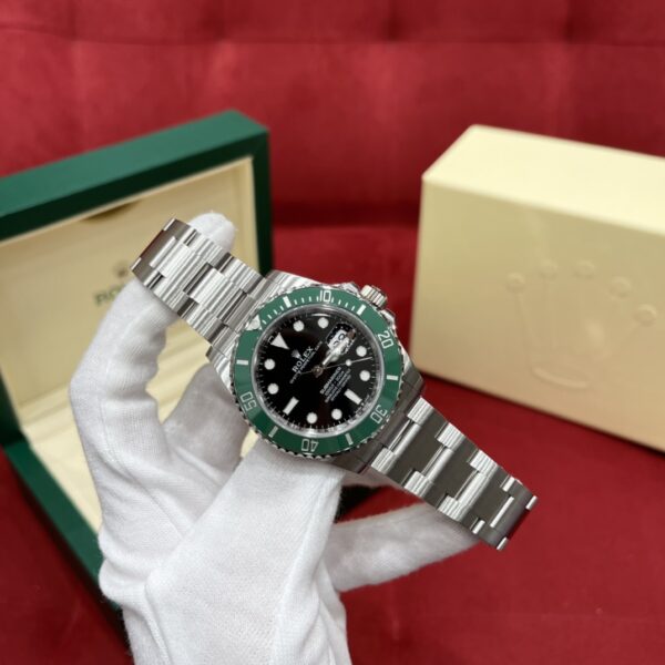 1 Rolex Submariner M126610LV-0002(Black dial with green bezel)