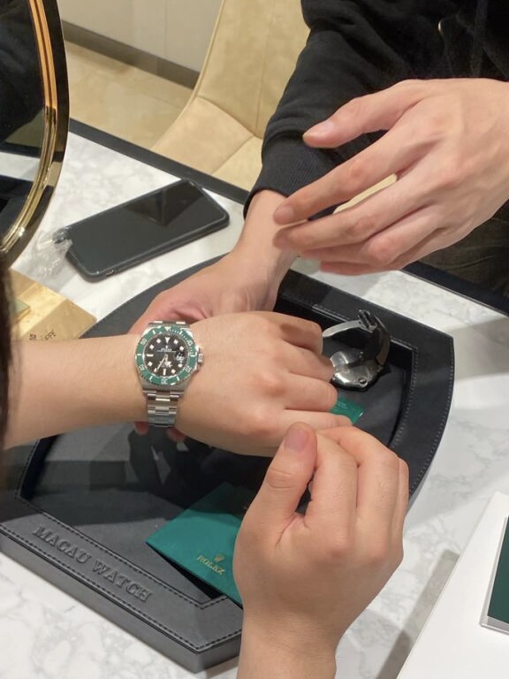 1 Rolex Submariner M126610LV-0002(Black dial with green bezel)