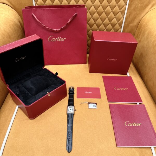 Cartier Tank Series (New Model, Medium Size) Black Alligator Leather Strap