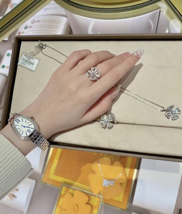 1 BVLGARI Serpenti 103148 (White Dial, 18K White Gold)