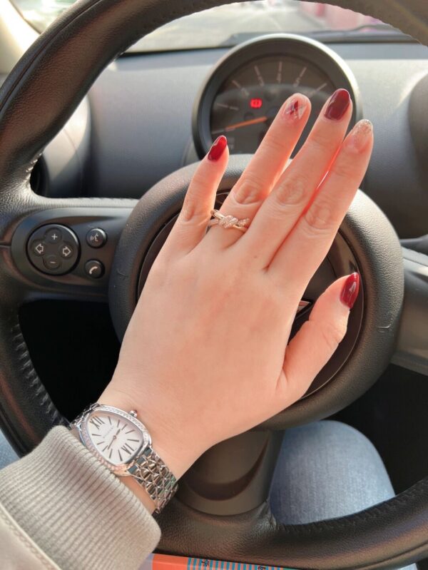 BVLGARI SERPENTI Series 103361 (Silver, Stainless Steel, Diamond-Set Logo, Opal Dial, Natural Purple-Red Gem Crown, Swiss Quartz Movement)