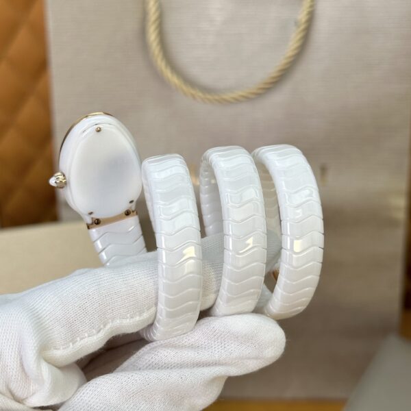 1 BVLGARI Serpenti 33HF00 (White Dial, 18K Rose Gold & Ceramic)