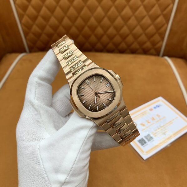 1 Patek Philippe Nautilus Ref. 5711/1R-001 (18K Rose Gold)