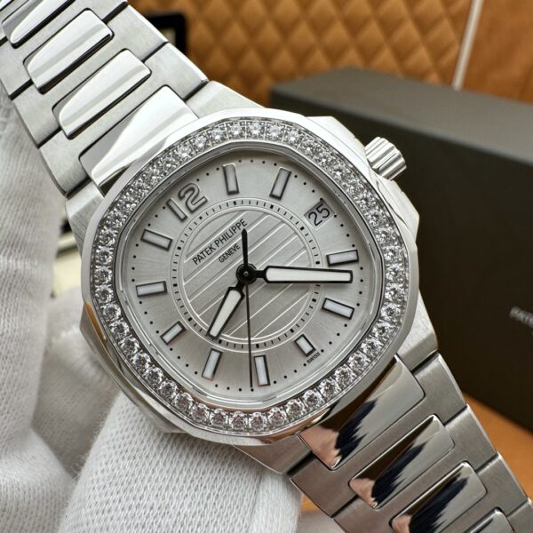 Patek Philippe Nautilus Ref. 7010/1G-011