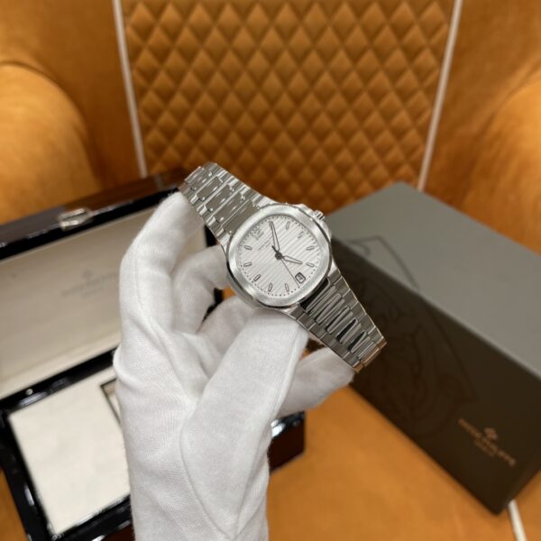 Patek Philippe Nautilus Ref. 7118/1A-010