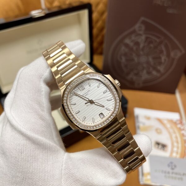 1 Patek Philippe Nautilus Ref. 7118/1200R-001