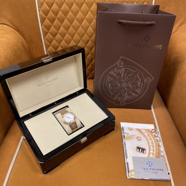 1 Patek Philippe Nautilus Ref. 7118/1200R-001