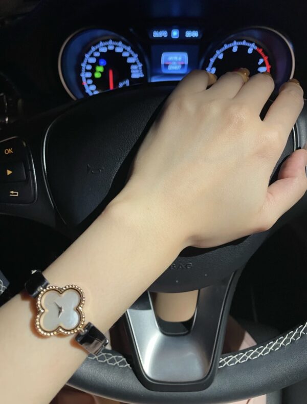 Van Cleef & Arpels Alhambra VCARO8SFOO (Black Crocodile Leather Strap)