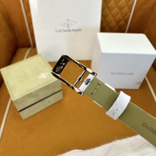 Van Cleef & Arpels Alhambra VCARO8SFOO (White Crocodile Strap)