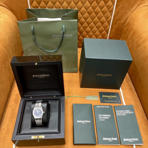 1 Audemars Piguet Royal Oak Ref.77351ST.ZZ.1261ST.01
