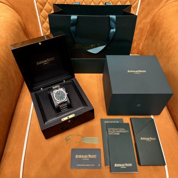 1 Audemars Piguet Royal Oak Ref. 15510ST.OO.1320ST.09