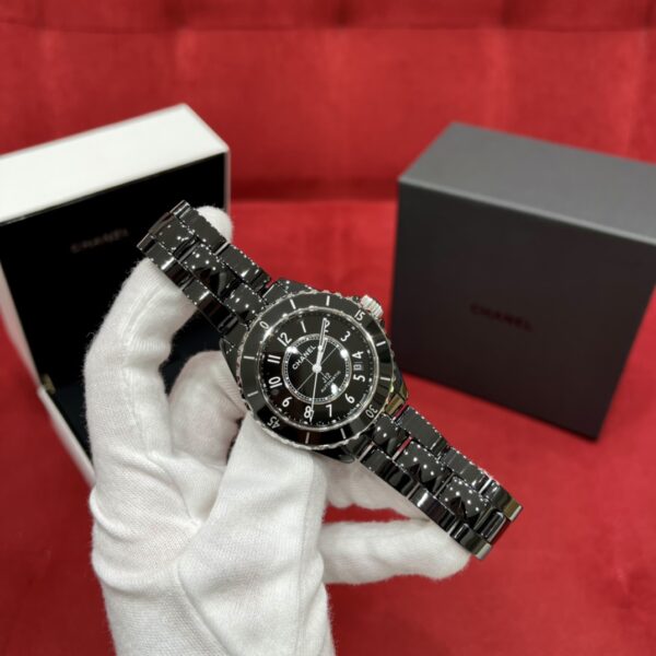 Chanel J12 Series H5697 (Ceramic & Stainless Steel, Black Dial)