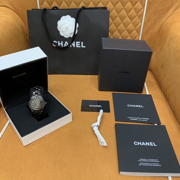 1 Chanel J12 Series (Model: H9762)