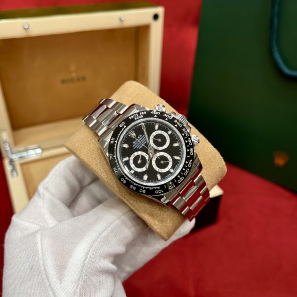 1 Rolex Cosmograph Daytona M116500LN-0002 (Black Dial & White Bezel)