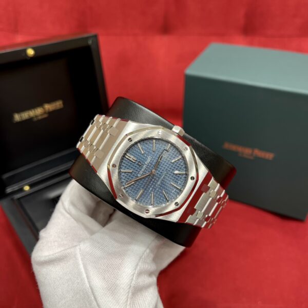 1 Audemars Piguet Royal Oak Ref. 15400ST.OO.1240ST.03
