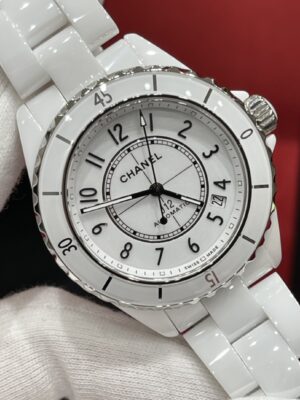 Chanel J12 Series H5700 (Ceramic & Stainless Steel, White Dial)