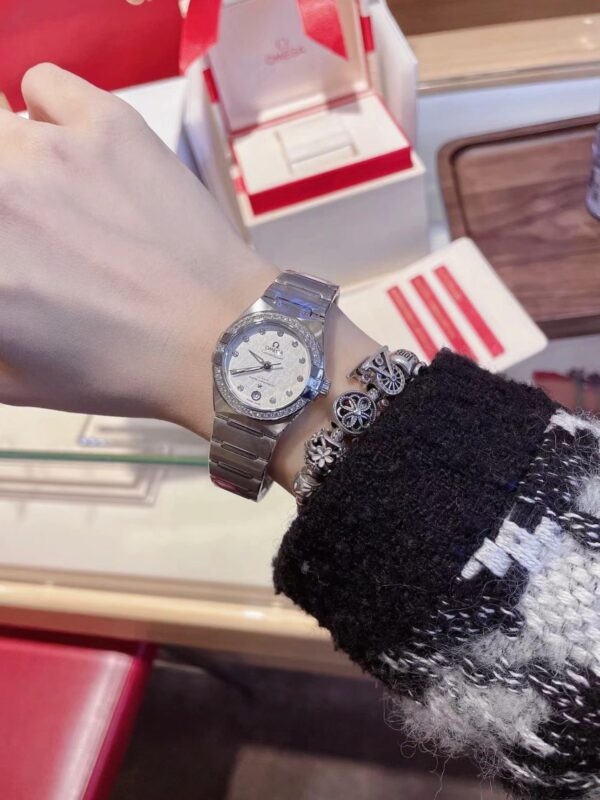 Omega Constellation 131.15.29.20.52.001 (Silver Silk Dial, Stainless Steel)