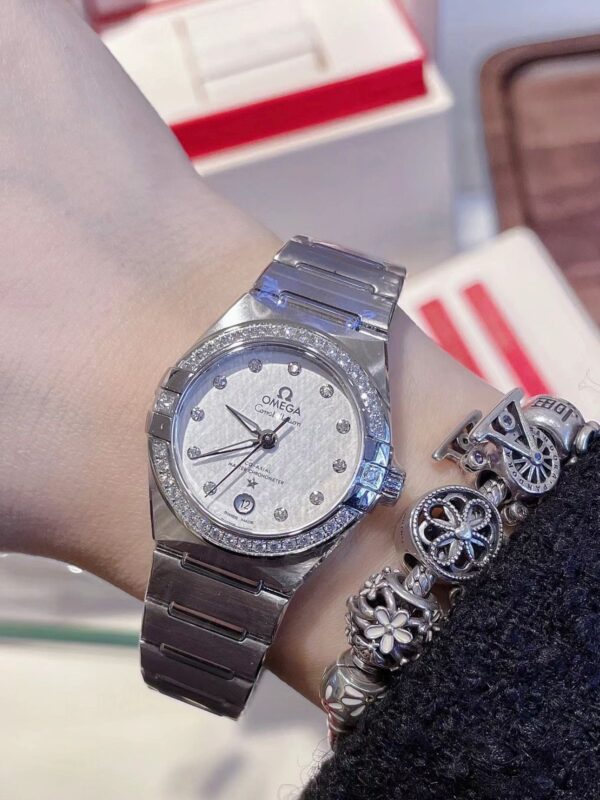 Omega Constellation 131.15.29.20.52.001 (Silver Silk Dial, Stainless Steel)