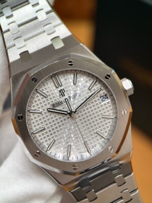 Audemars Piguet Royal Oak Ref. 15500ST.OO.1220ST.04 (White Dial)