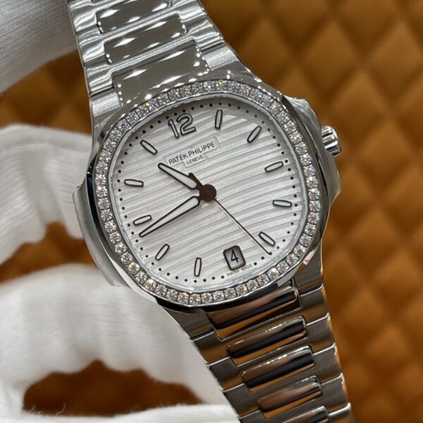 2 Patek Philippe Nautilus Ref. 7118/1200A-010