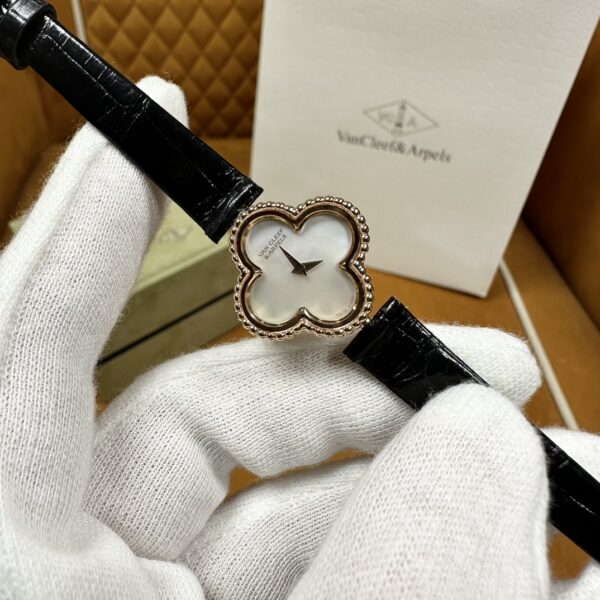 Van Cleef & Arpels Alhambra VCARO8SFOO (Black Crocodile Leather Strap)