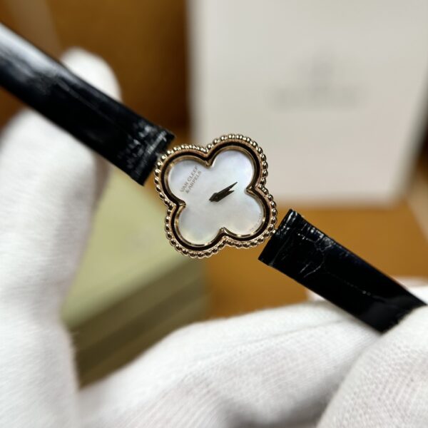Van Cleef & Arpels Alhambra VCARO8SFOO (Black Crocodile Leather Strap)