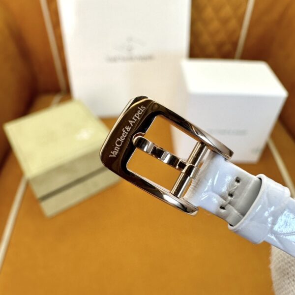 Van Cleef & Arpels Alhambra VCARO8SFOO (White Crocodile Strap)