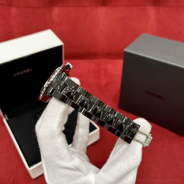 Chanel J12 Series H5702 (Ceramic & Stainless Steel, Black Dial)