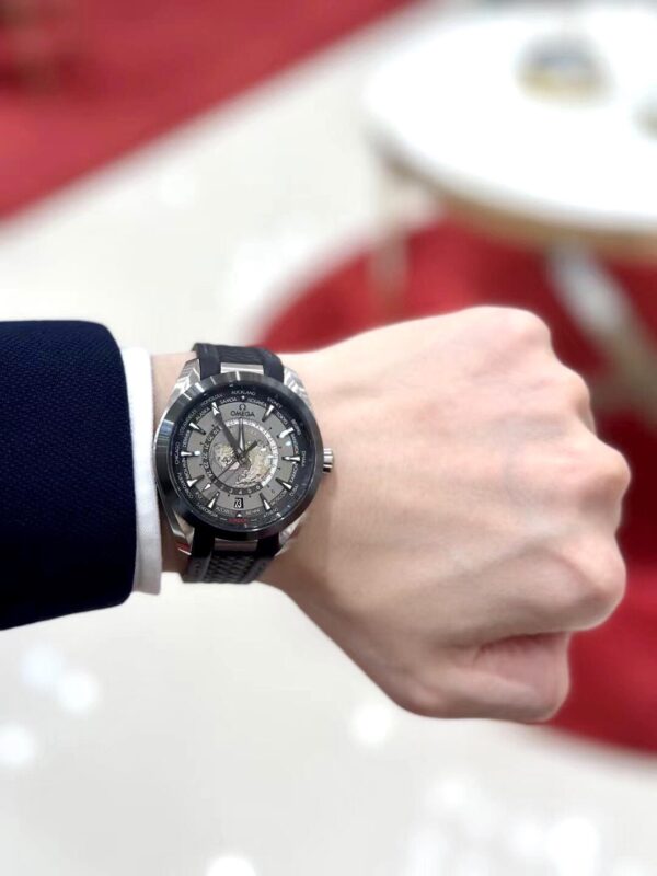 Omega Seamaster Aqua Terra Worldtimer 220.92.43.22.99.001 (Titanium Black, 43mm)