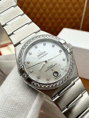Omega Constellation, Steel Bracelet with Mother-of-Pearl Dial and Diamonds, 29mm, Automatic Mechanical 131.15.29.20.55.001 (Mother-of-Pearl Dial, Stainless Steel, Diamonds)
