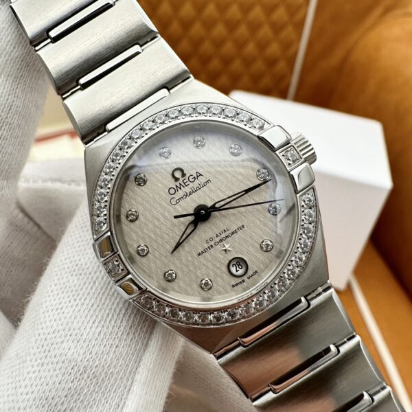 Omega Constellation 131.15.29.20.52.001 (Silver Silk Dial, Stainless Steel)