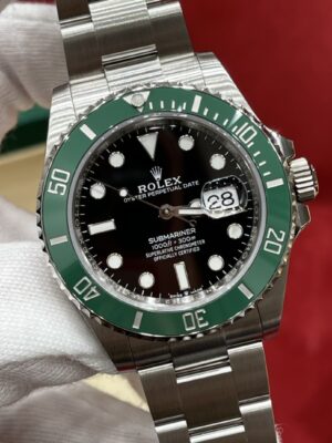Rolex Submariner M126610LV-0002（Black dial with green bezel）