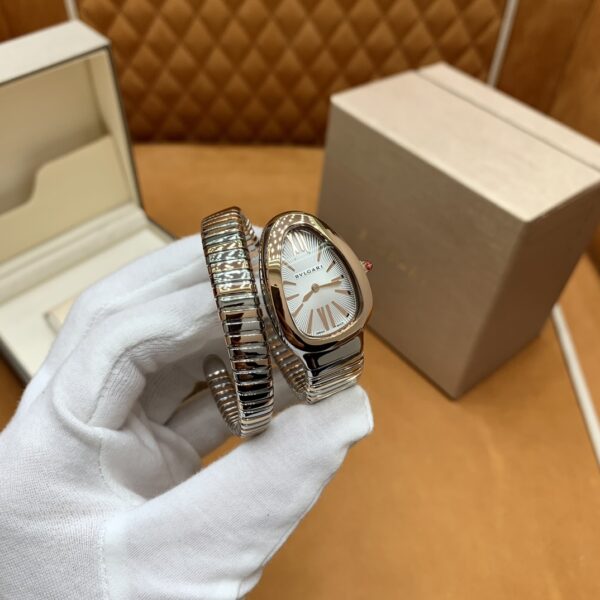 BVLGARI SERPENTI Series 103608 (35mm, White Lacquered Dial, 18K Gold Hour Markers, Rose Gold Bezel, Sapphire Crystal, Swiss Quartz Movement)