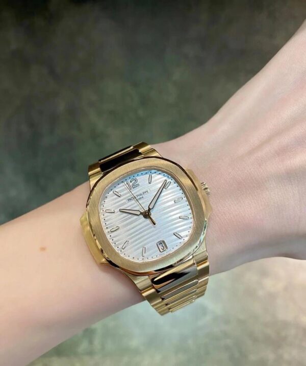Patek Philippe Nautilus Ref. 7010/1R-011