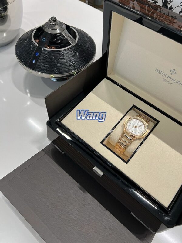 3 Patek Philippe Nautilus Ref. 7118/1200R-001