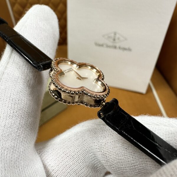 Van Cleef & Arpels Alhambra VCARO8SFOO (Black Crocodile Leather Strap)