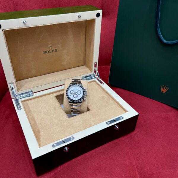 Rolex Cosmograph Daytona M116500LN-0001 (White Dial & Black Bezel)