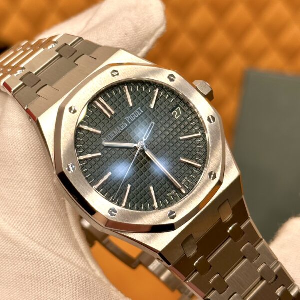 3 Audemars Piguet Royal Oak Ref. 15510ST.OO.1320ST.09