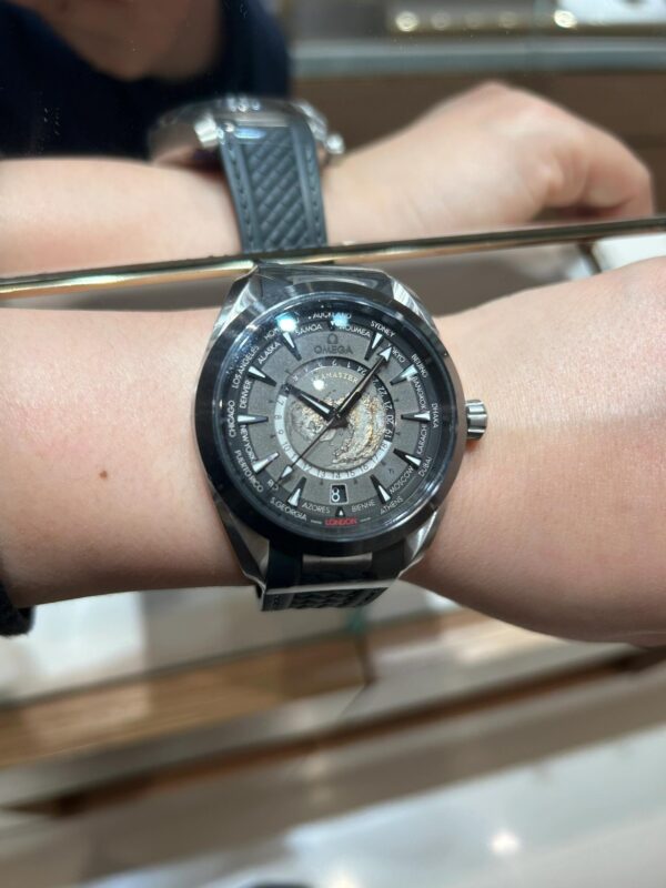 Omega Seamaster Aqua Terra Worldtimer 220.92.43.22.99.001 (Titanium Black, 43mm)
