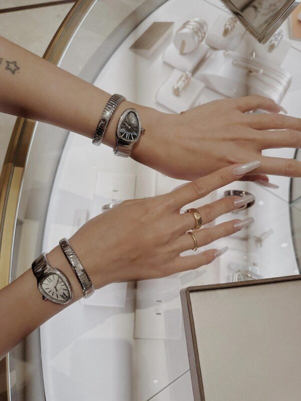 Bvlgari Serpenti Series 101816 SP35C6SDS.1T (White, Stainless Steel, Pink Spinel Crown, Diamond Bezel, Swiss Quartz Movement)