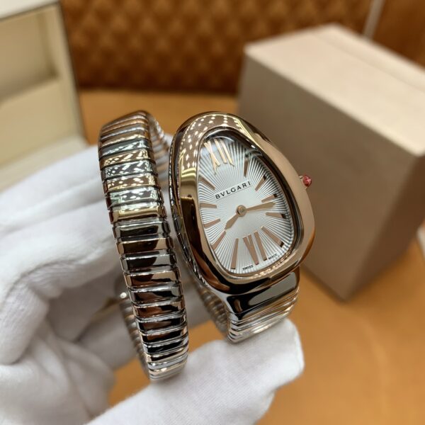BVLGARI SERPENTI Series 103608 (35mm, White Lacquered Dial, 18K Gold Hour Markers, Rose Gold Bezel, Sapphire Crystal, Swiss Quartz Movement)