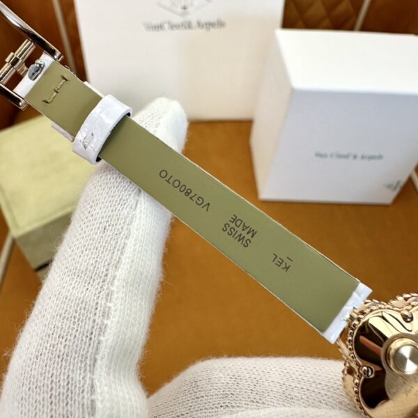 Van Cleef & Arpels Alhambra VCARO8SFOO (White Crocodile Strap)