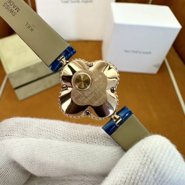 4 Van Cleef & Arpels Alhambra VCARO8SFOO (Mother-of-Pearl Dial)