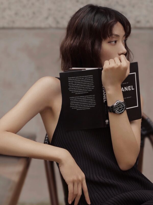 Chanel J12 Series H5702 (Ceramic & Stainless Steel, Black Dial)