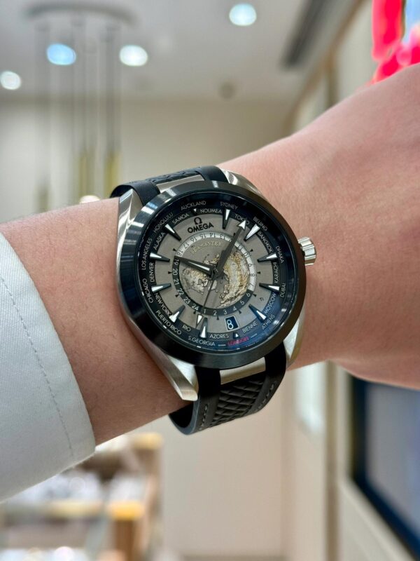 Omega Seamaster Aqua Terra Worldtimer 220.92.43.22.99.001 (Titanium Black, 43mm)