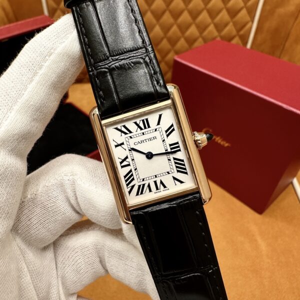 Cartier Tank Series (New Model, Medium Size) Black Alligator Leather Strap