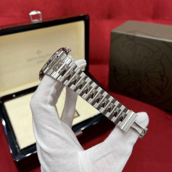 Patek Philippe Nautilus Ref. 5711/1A-014 (Green Dial)