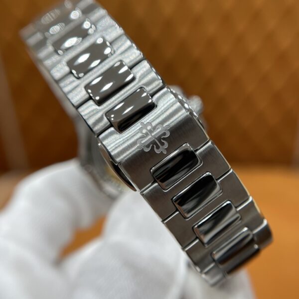 Patek Philippe Nautilus Ref. 7118/1A-010
